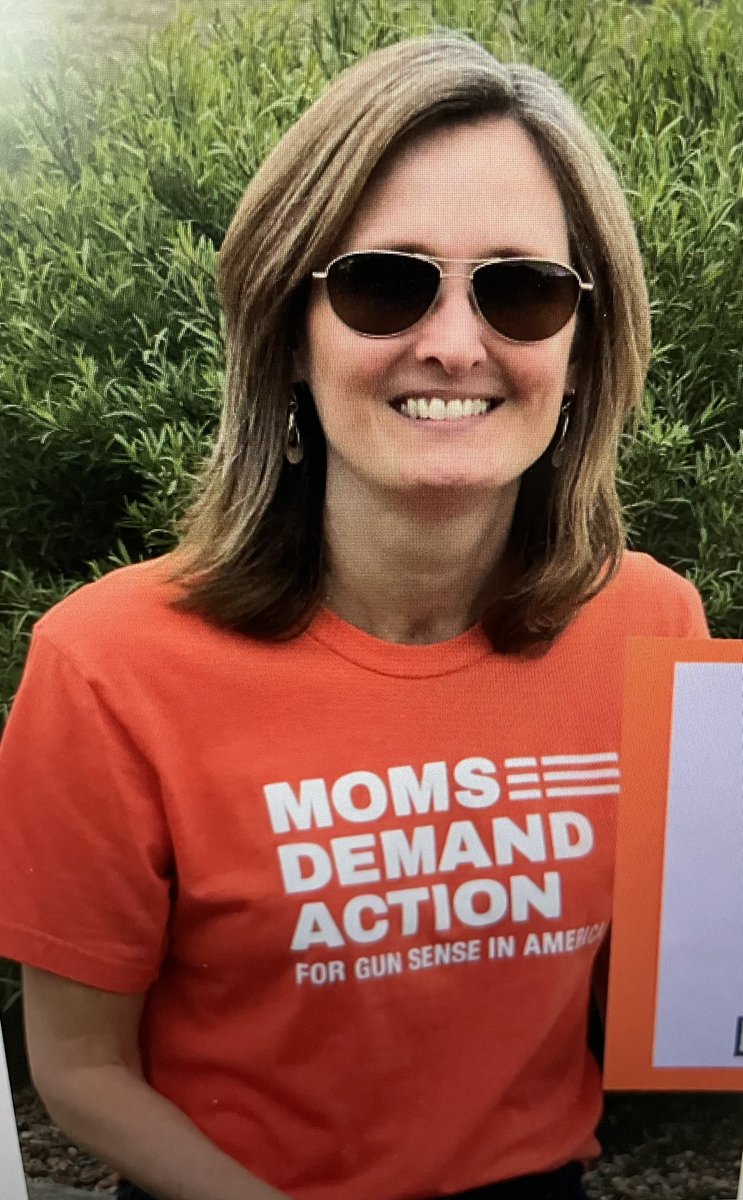 On this #GunViolenceAwarenessDay I #WearOrange to honor my dear friend Kathy, and 4 other Oregonians in my life who’ve died by gun suicide + homicide. And my heart is with the many other survivors + advocates I’ve met on my GVP journey. @MomsDemand