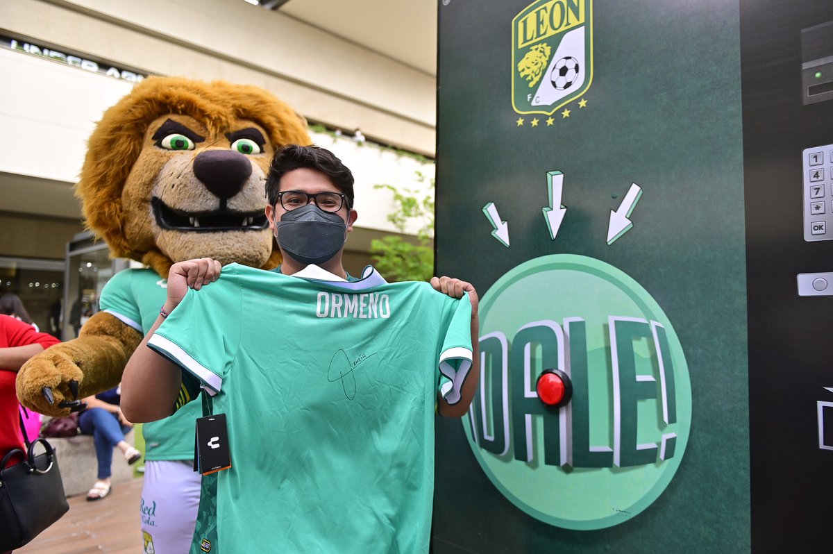 clubleonfc's tweet photo. En León 🦁 los días son diferentes...

Martes | @CharlyFutbol 👕

Miércoles | @EliasHdz08 🎁

Jueves | @arielholan_DT 🏒

Viernes | @santorme ✋🏼🔘

Buenas noches 🌙  Les deseamos un buen fin de semana. https://t.co/CMJ0ucz1UO