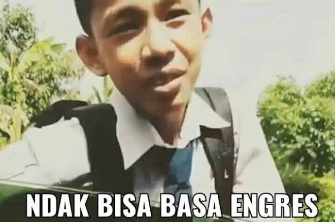 arkent14's tweet photo. itu bedanya clever sama smart menurut gw, gw tutupin ke "engga bisaan gw" dengan cara tulis segala macem kemungkinan pertanyaan yang ada, jadi pas di tanya ga babibu karna gapinter bahasa inggris. gaperlu grammar jago jago, lu ngomong salah juga dia ngerti. https://t.co/ZBS3S2d5sa