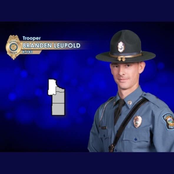 KHPEnEspanol's tweet photo. Pasé el fin de semana de Memorial Day recordando a los héroes caídos que lo sacrificaron todo por la libertad. También recordando a un soldado, un gran Trooper y un amigo. Te extrañamos Trooper Leupold! Rest Easy brother! #K143 @kshighwaypatrol https://t.co/xKOcqX8grb