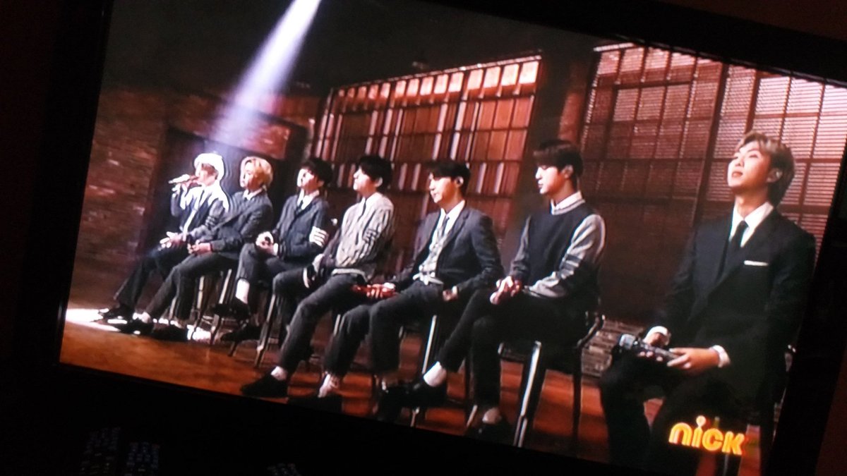 BrendaLRdz's tweet photo. Lo vieron? Ayyyy lloro🥺💜 #BTSUnplugged #BTSxNick #BTS #BTSARMY @BTS_twt https://t.co/uZgxeRv34y