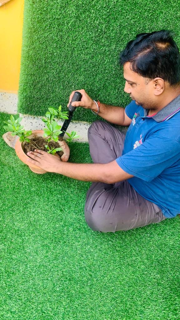 ermuditmani's tweet photo. On occasion of #WorldEnvironmentDay2021 I planted a tree on my residence.I request all @BiharCsc VLEs today do plantation on CSC Centre.#cscplantatreee #cscfightcovid @CSCegov_ https://t.co/SNGVxFvWjz