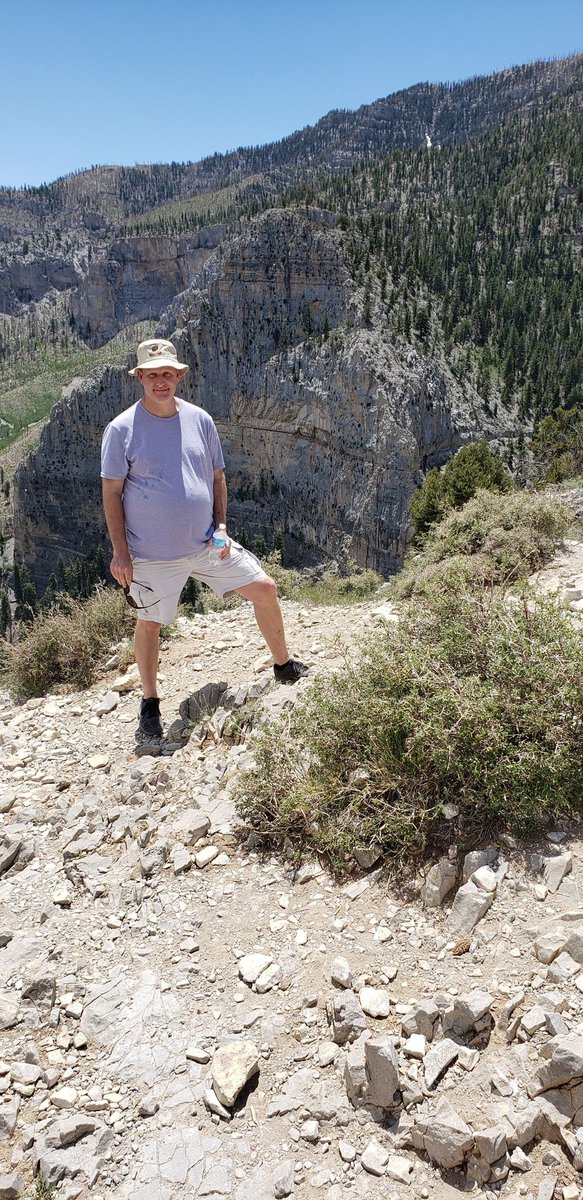 MoleManBaker's tweet photo. What's best when going to Vegas?  Catherdral Rock trail at Mt Charleston and the Pinball Hall of Fame (@PinballVegas)! https://t.co/riew2uHVJy