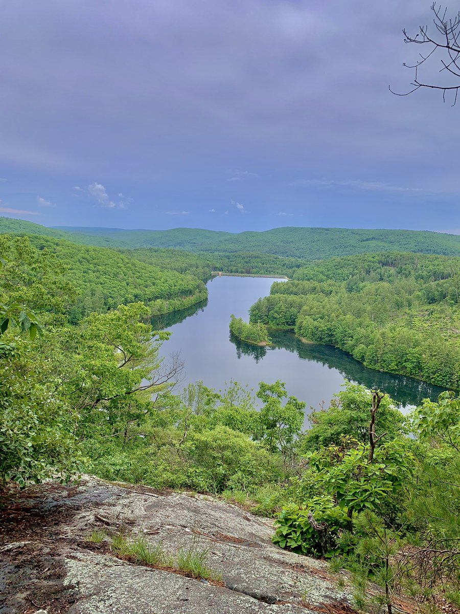 Been wanting to check out this view for a while - #HikeoftheDay at Ratlum Mountain in Canton, part of the Tunxis Trail #Connecticut #views #hikingadventures 🌿