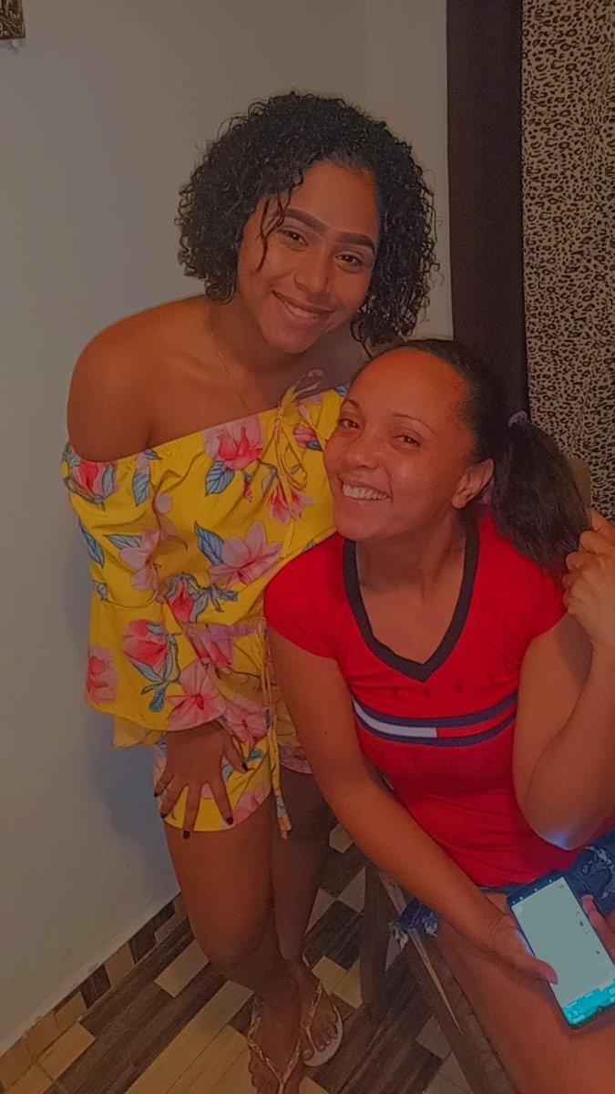 Grazi63353794's tweet photo. Hoje é dia de celebrar mais um ano de vida de uma pessoa muito especial, a minha dinda querida! Você foi o melhor presente que a minha mãe me deu quando eu nasci. Parabéns, madrinha!😍😍🎉🎉🎉🎉🎉🎉❤🤞🏻 @EricaCr93187128 https://t.co/L46ivhXRGw