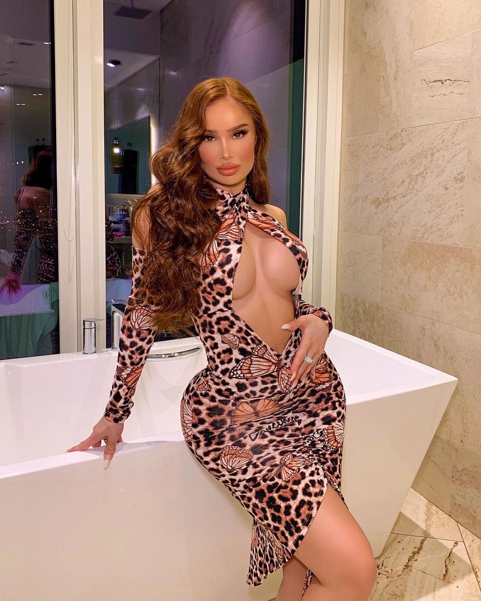 FashionNova's tweet photo. She Is The Moment 😌
https://t.co/dYuUbbOaBl https://t.co/NUjgStvqWP