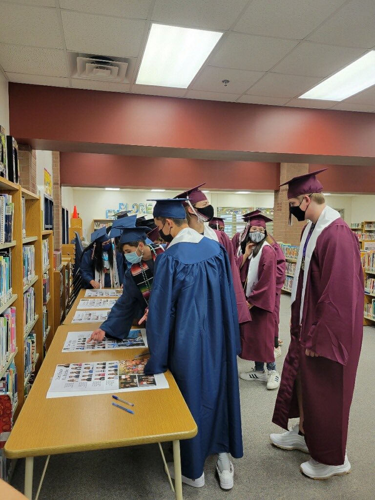 Steadham_Eagles's tweet photo. Congratulations Senior Class of 2021! We were honored to have you on our campus today! There is no limit to the amazing things that you will accomplish! We are so proud of you! #soaringsteadhamstyle @jrhobb01 @ValSpears4 @blessed35 @rmorinaguilar @GwenJackson2 @drwhite321 https://t.co/Ttx2c88KTP