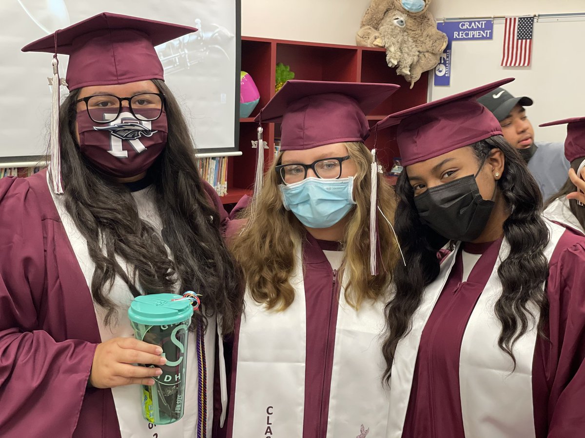 Steadham_Eagles's tweet photo. Congratulations Senior Class of 2021! We were honored to have you on our campus today! There is no limit to the amazing things that you will accomplish! We are so proud of you! #soaringsteadhamstyle @jrhobb01 @ValSpears4 @blessed35 @rmorinaguilar @GwenJackson2 @drwhite321 https://t.co/Ttx2c88KTP
