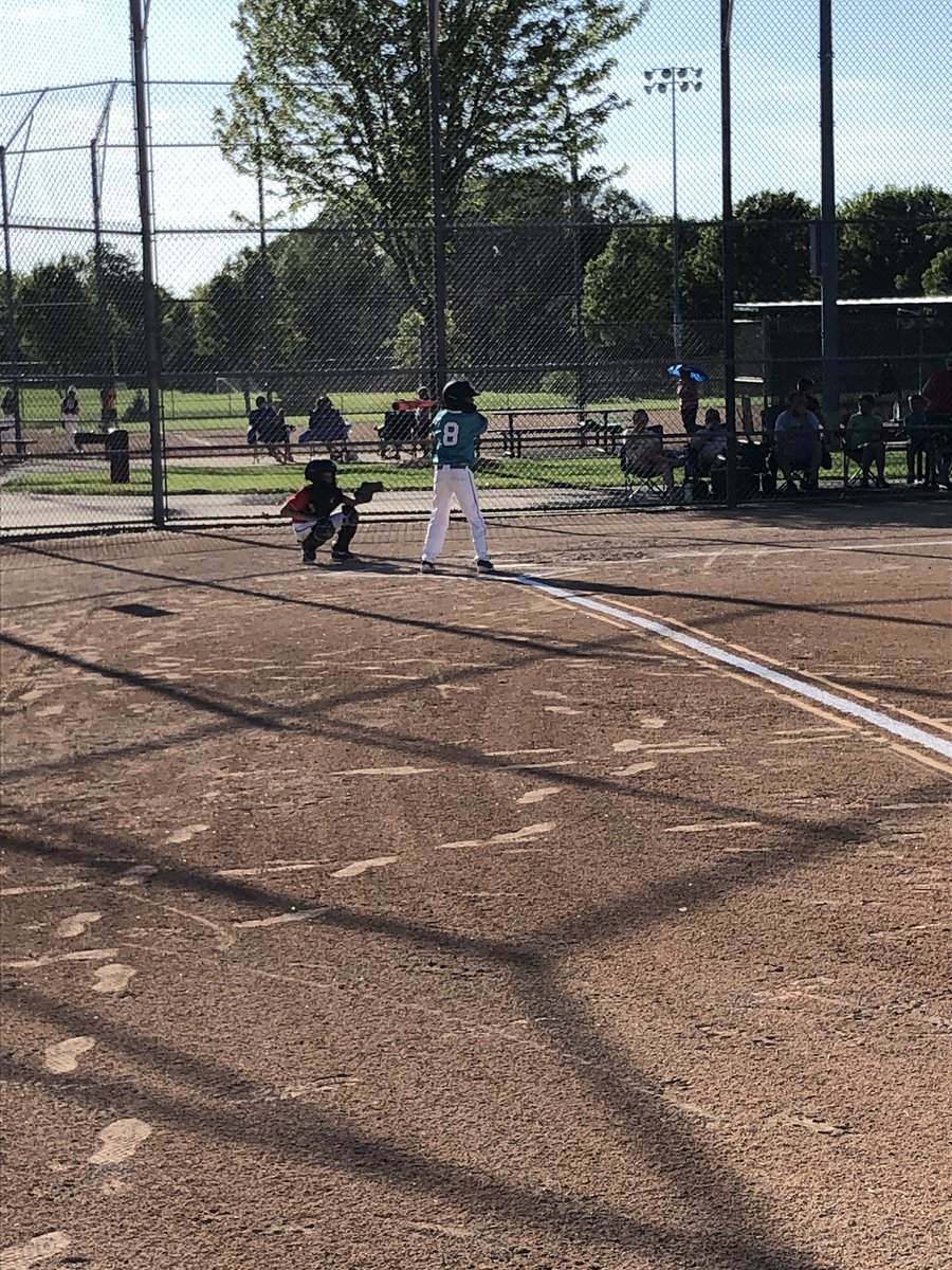 TornadoesBl's tweet photo. It was a warm one up in Inver Grove. We continue to see solid pitching, but our guys are not afraid to battle and put the ball in play. Congrats to Kellen on his Hardhat nomination from Coach Dan, and Kaden who continues to bring his lunchpail and grind. #tornadoseason #10AGold https://t.co/ahWbEJbqnD