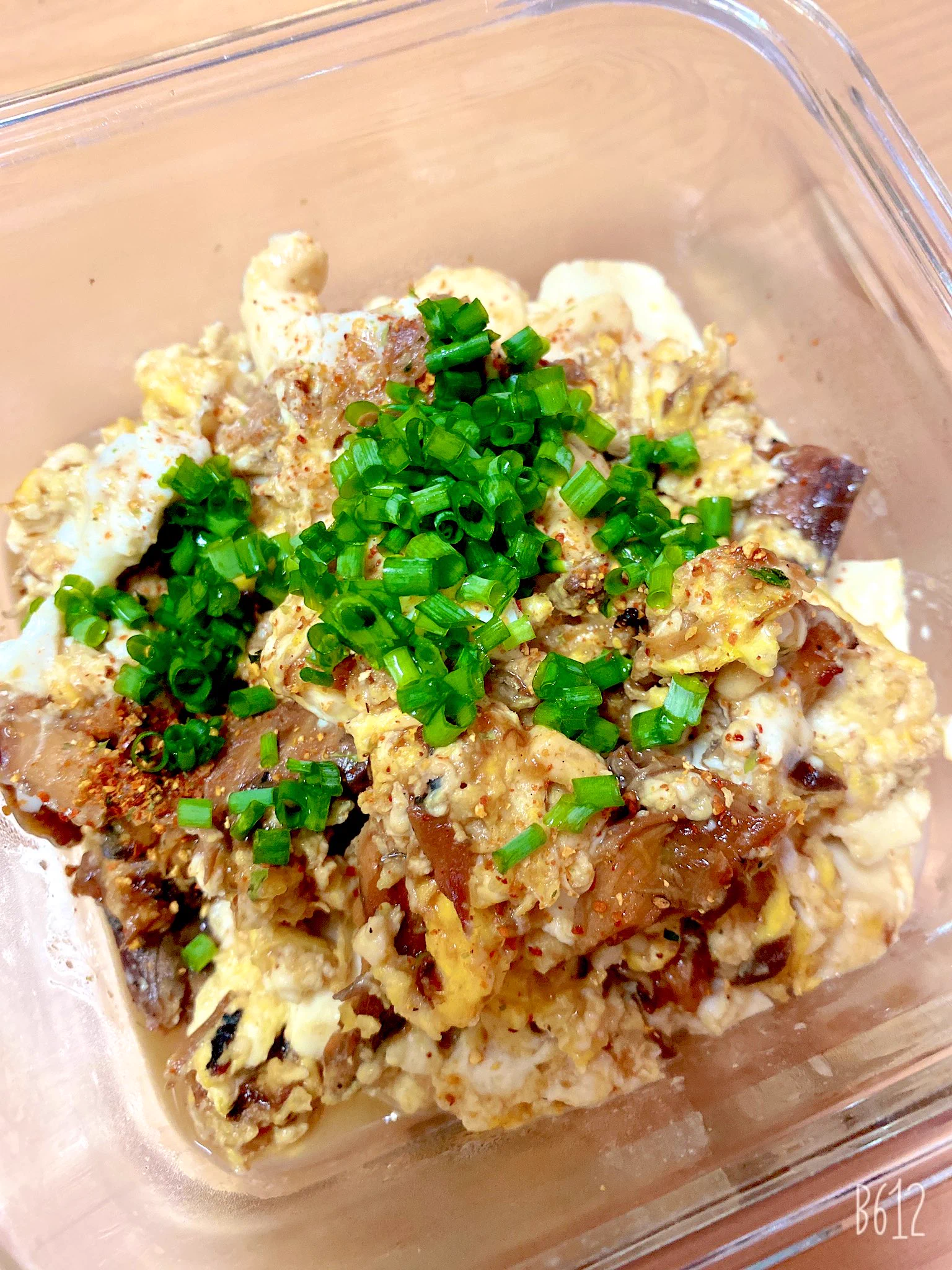 お昼ごはん。
ラーそーめん、昨日の梅にんにくチャーハンの残り。
そして「ラク速レシピのゆかりさん」の鯖味噌缶と豆腐の玉子とじ。
簡単でおいしい😋✨  