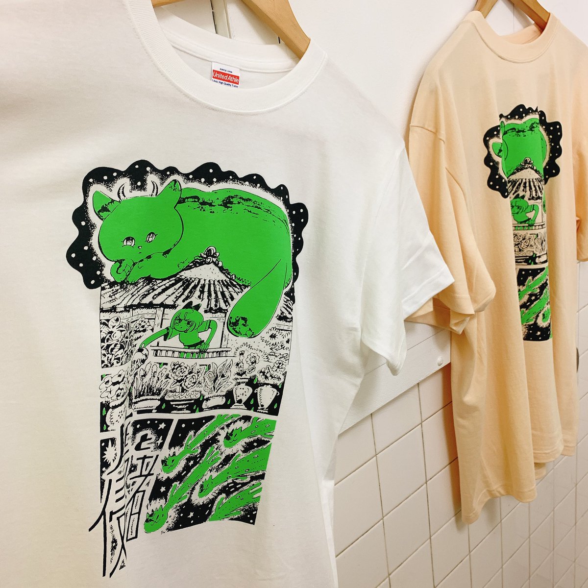 🌴🌴個展開催🌴🌴

本日より個展『庭と侵略者』が始まります!

原画40枚の販売、Tシャツやグッズのご用意もあります。

新刊『教室の片隅で青春がはじまる』の先行発売はサイン入りイラスト付きで30冊在庫があります。 

場所は @mograggarage さんです! 