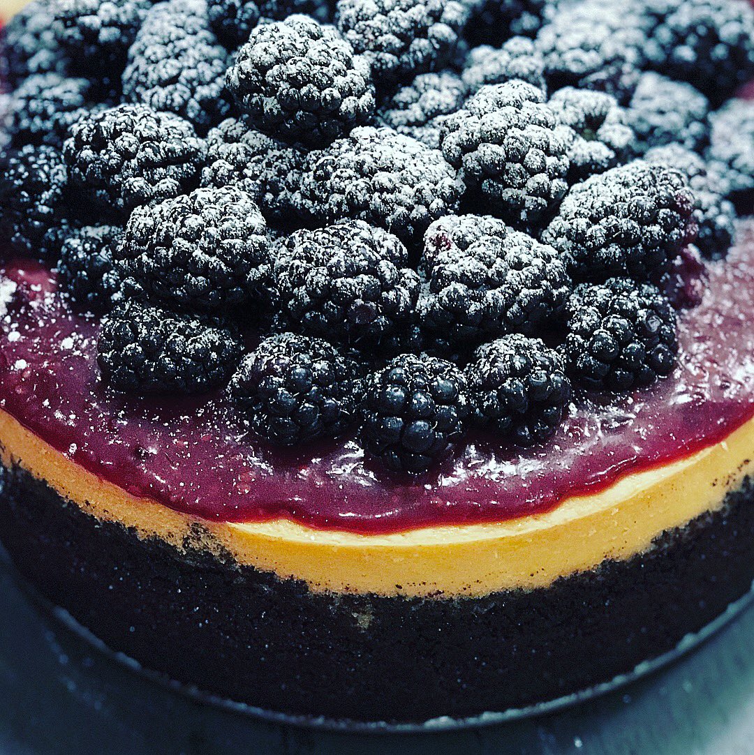 ylifactory's tweet photo. Hiiii new followers 👋🏾. I’ll keep my into short because my posts are long lol. My name is Senneca, and I’m an NYC based pastry chef. I make everything from scratch, and I eat a lot of chaotic salads😬 https://t.co/nSSCm3qpl8 https://t.co/NW6EdvGQ5D