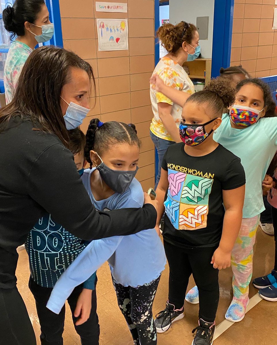 PS304X's tweet photo. 1st grade homecoming for remote students! #everylearnereveryday #leadersinourlearning #beyondblended https://t.co/PV9C2wNMBM