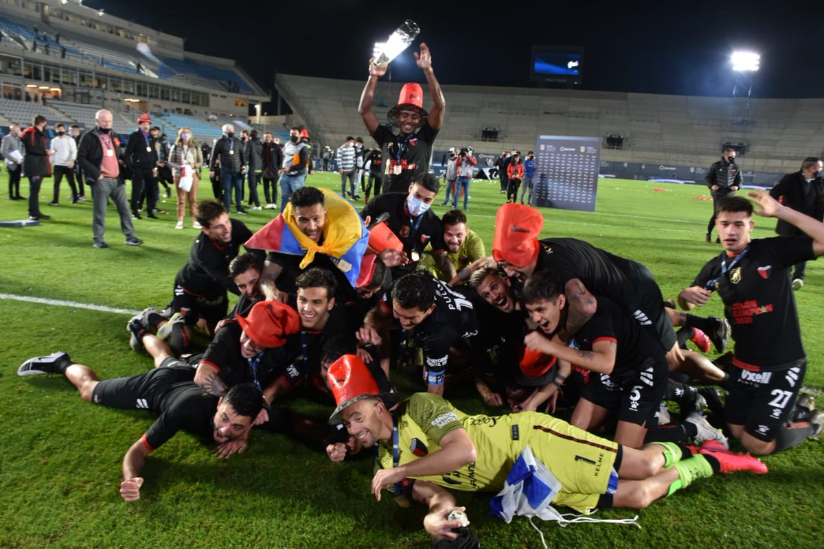 ColonOficial's tweet photo. ¡EL NEGRO YA SALIÓ CAMPEOOOOOOOOÓN!🏆 https://t.co/S609D2wf3C
