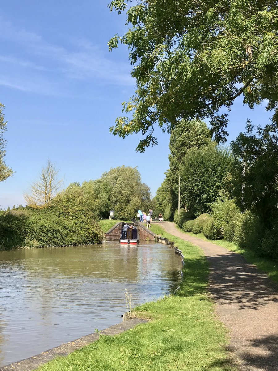 Day out on the #ShakespeareLine - why not get the @WestMidRailway train to #StratforduponAvon & walk back along the @CanalRiverTrust to #Wilmcote where you can get the train again. Lovely walk along the Wilmcote Lock Flight or do the walk in reverse Wilmcote > Stratford upon Avon