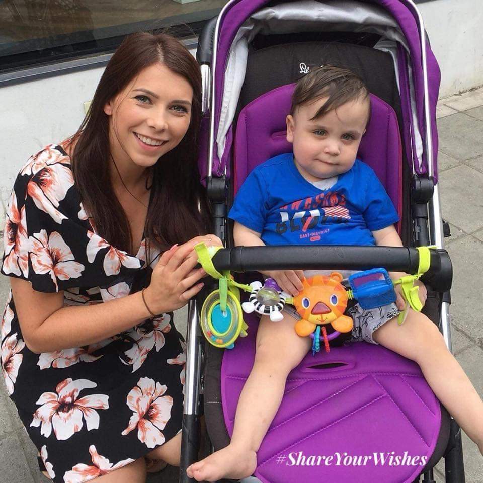 3 years ago today Katrina shared her spare #kidney with gorgeous Ethan. Katrina didn’t know Ethan but responded to a social media plea by Ethan’s parent’s Nicola and James. Katrina shares her story with us and tonight we will be sharing Ethan’s story ❤

facebook.com/30838101964460…