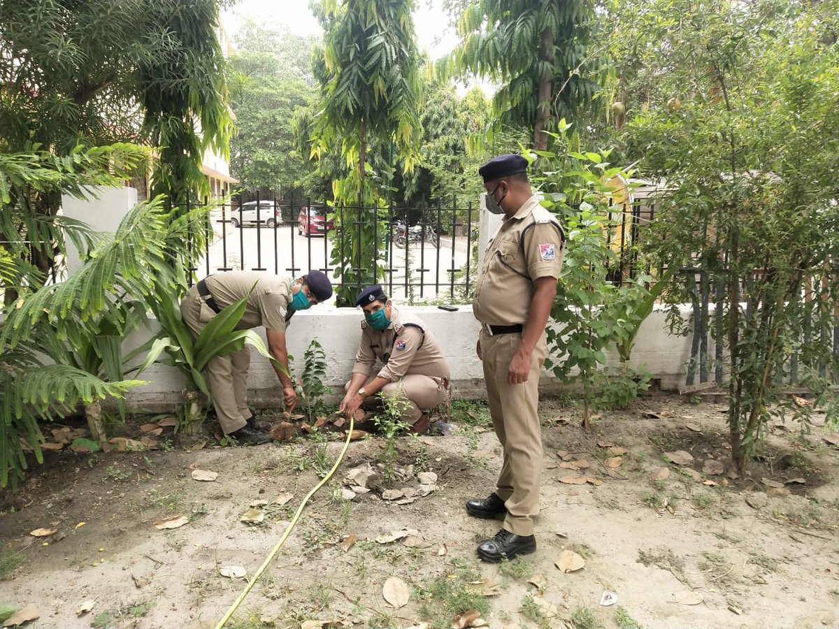 rpfncrpryj's tweet photo. दिनांक 05.06.2021 को #WorldEnvironmentDay के अवसर पर #RPF प्रयागराज मण्डल द्वारा #TreePlantation का अभियान चलाया गया I                                                #EnvironmentProtection   #EcologyConservation                           @RPF_INDIA   @GMNCR1 https://t.co/AIF7usjxiJ