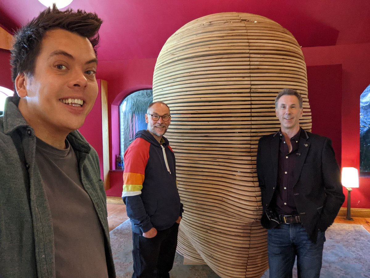 Is this the beginning of the World's Biggest Selfie? BTS at the Giant HQ in co Westmeath, Ireland. Had an amazing time making this film with <a href="/spenley/">Spencer Kelly</a> and <a href="/snomi/">Simon Hancock</a> for this week's <a href="/BBCClick/">@bbcclick</a> bbc.co.uk/iplayer/episod…