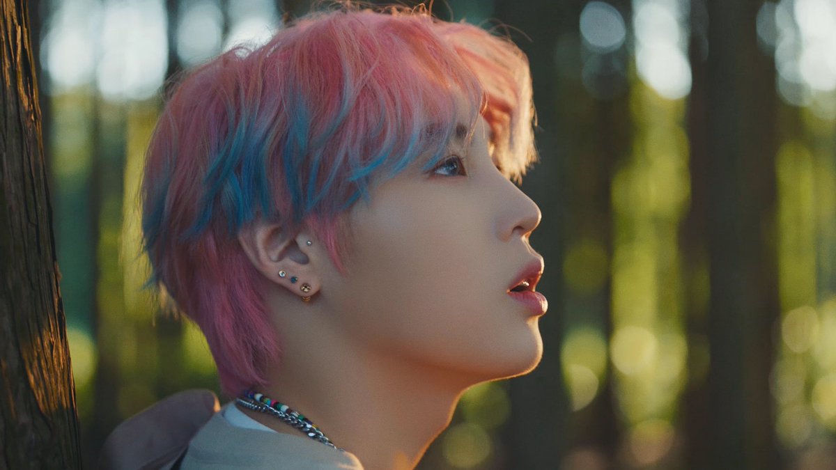 HSW_officialtwt's tweet photo. [☁]
⠀
HA SUNG WOON
5th MINI ALBUM
⠀
'Sneakers' M/V Teaser ①
⠀
▶ https://t.co/GBMIOH94O8
▶ https://t.co/oCZQ7mcb4g
⠀
2021.06.07 6PM (KST)
RELEASE
⠀
#하성운
#HASUNGWOON
#Sneakers
#COMEBACK https://t.co/wGSrig2lJy