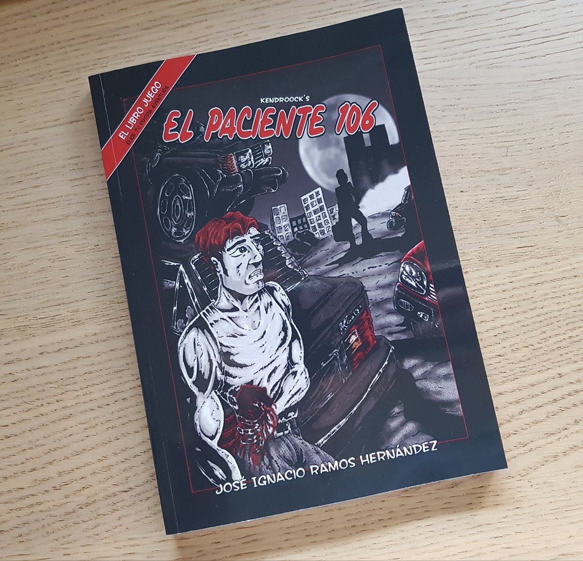 blackmores_'s tweet photo. En 2007, @kendroock y @artaburu crearon #ElPaciente106, una de las mejores aventuras conversacionales de #AmstradCPC. Ahora, el propio Kendroock ha creado y publicado el libro basado en el juego en forma de Elige tu propia aventura. ¡Muchas gracias por la dedicatoria, amigo! https://t.co/NRWA3sB72Q