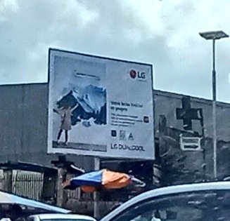 aristidemabatto's tweet photo. J'ai vu pire.
Voilà une annonce presse agrandie en 12m2.
C'est ce que @LG_France appelle #DualCom.
#SniperDePub https://t.co/WfmyzPxrRb