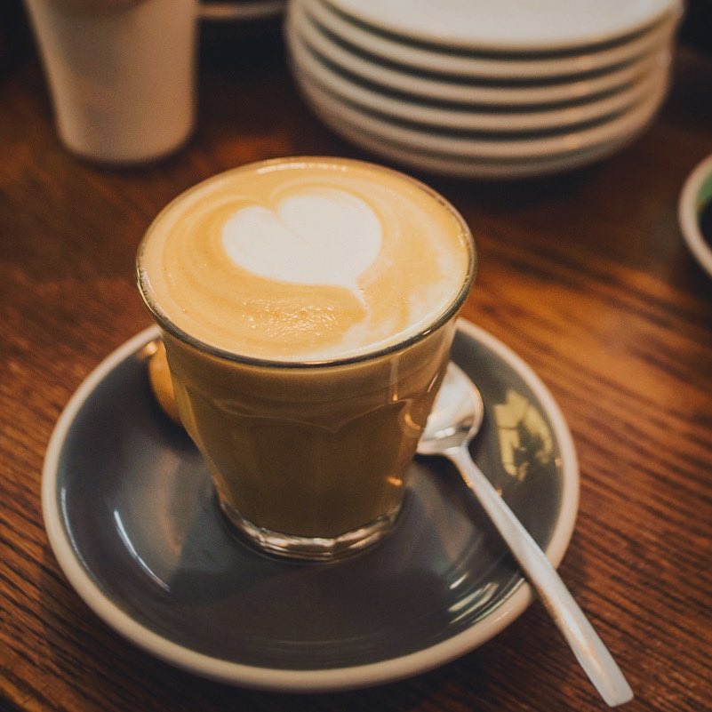 Camden_Coffee's tweet photo. Vamos a coger el sábado con fuerza! 💪🏼🤎☕️
#CamdenCoffeeRoasters
#solobuencafe
#coffee #cafe #coffeeroaster #cafedeespecialidad #specialtycoffee #coffeeshop #ventaonline #coffeeaddict #coffeelovers #cafemadrid #baristalife #roastingtime #coffeeroast
#roasterdaily #tiendadecafe https://t.co/OHRJTDF5Bj