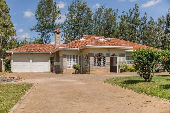ClassicHavens's tweet photo. KAREN

Four Bedroom Bungalow + DSQ  Karen Fair Acres 

This is near total petrol station#hillcrest #karenhospital #watermark #msingibora #brookehaven #galleriamall

Selling Kshs 60m (or the nearest offer)
If interested kindly call / whatsapp/inbox +254 722 507 113

Like and share https://t.co/prDaXF8ech