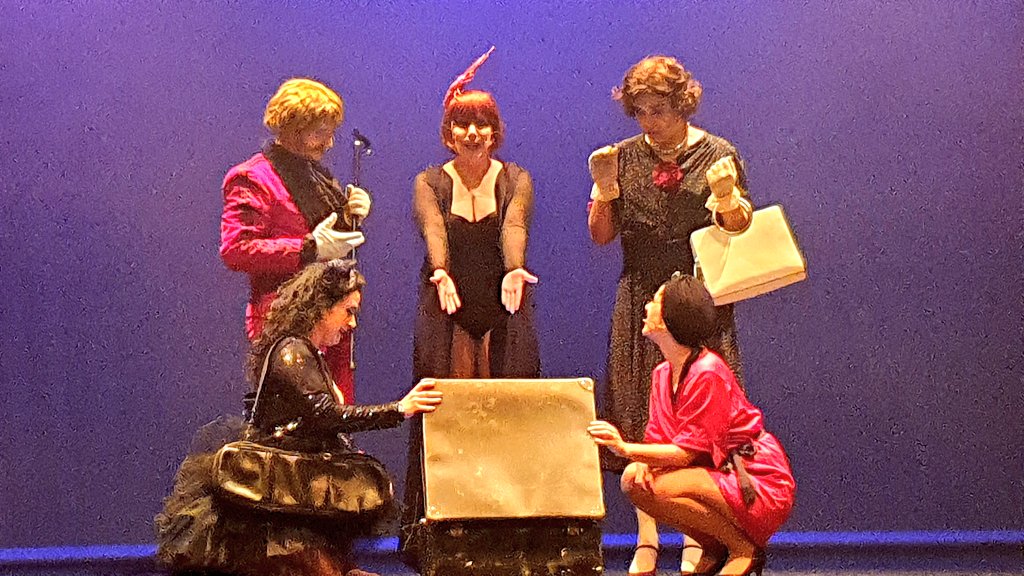 jpachecomendez's tweet photo. Ayer los bichos de @zoocabaret dieron un golpe con su representación "Work in progress"
Una divertidísima revisión al concepto de arte y todo lo que le rodea, con mucho humor y ácida crítica. 
Muchas gracias por facilitarnos una dosis de risas llenas de #TalentoMurciano https://t.co/yHs22oFIkS