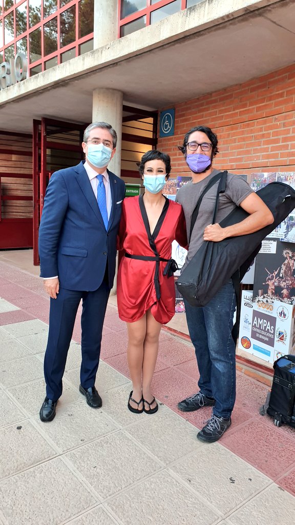 Ayer los bichos de <a href="/zoocabaret/">ZOO CABARET</a> dieron un golpe con su representación "Work in progress"
Una divertidísima revisión al concepto de arte y todo lo que le rodea, con mucho humor y ácida crítica. 
Muchas gracias por facilitarnos una dosis de risas llenas de #TalentoMurciano