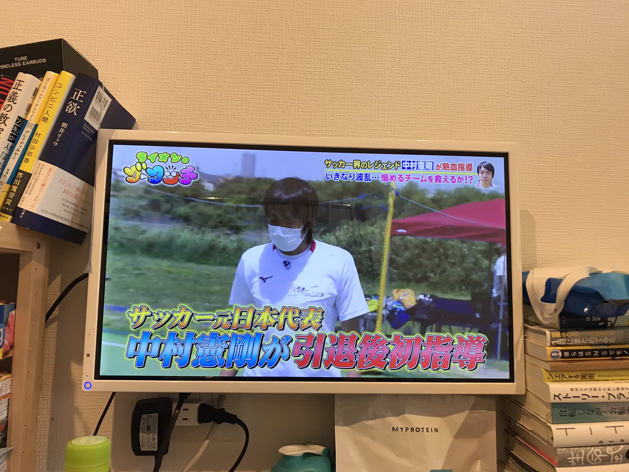 うすいよしき 今日のライオンのグータッチ完全に神回 中村憲剛さんの引退後初指導でパスワークに悩む小学生に指導する内容 個人的に3年くらいグータッチ見てるけど 子供達とのコミュニケーションがズバ抜けてうまい そして子供達の成長