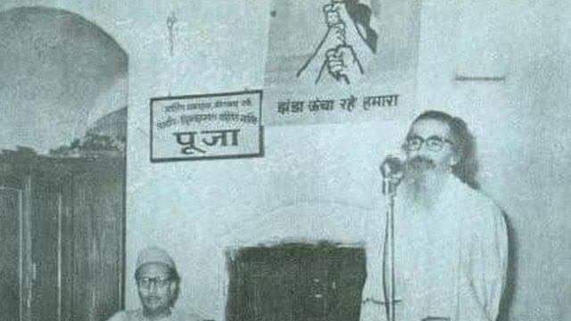 friendsofrss's tweet photo. एक बार एक स्वयंसेवक ने श्री गुरुजी के सामने ‘पूजनीय गुरुजी अमर रहे’, ‘राष्ट्रीय स्वयंसेवक संघ अमर रहे’, का नारा लगाया.

श्री गुरुजी ने उसी समय कहा कि, ‘व्यक्ति हो या संगठन’, अमर नहीं है। केवल अपना राष्ट्र ही चिरंजीवी है। इसलिये ‘भारत माता की जय’, यहीं एकमात्र घोषणा रहनी चाहिये। https://t.co/2AWoaZQxfh