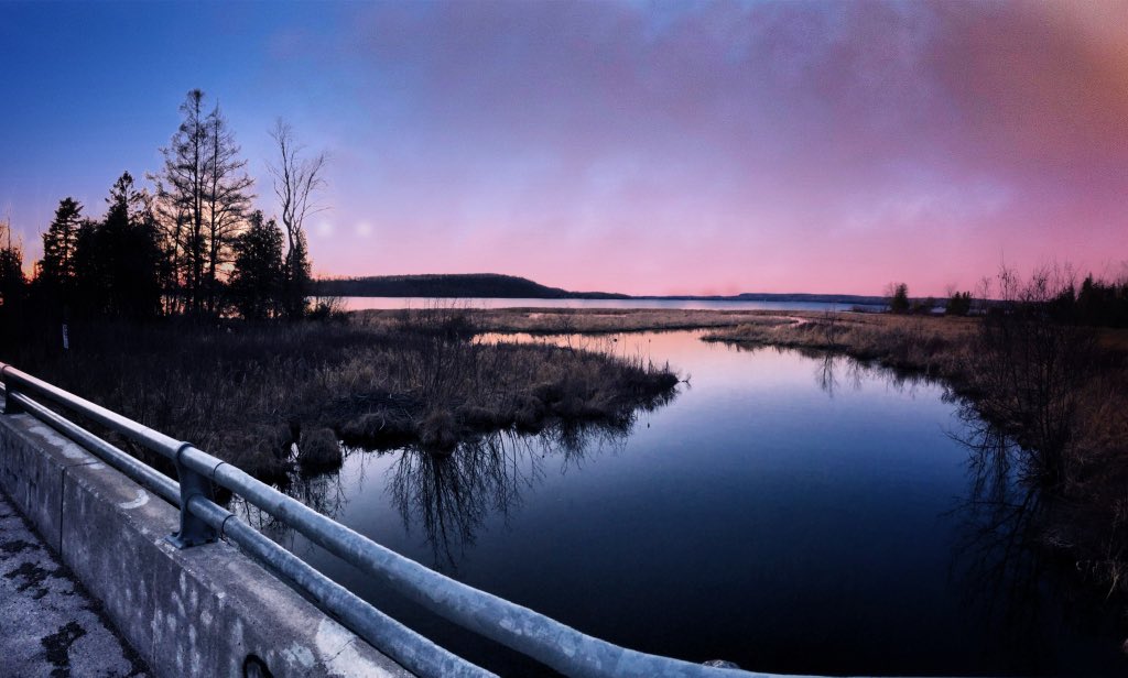 At Hare’s Creek, somtimes I have to stop because it looks like this. #sunrise #islands #lakes #adventure #explorecanada 
#manitoulinisland #manitoulinlife  #ontario #canada🇨🇦