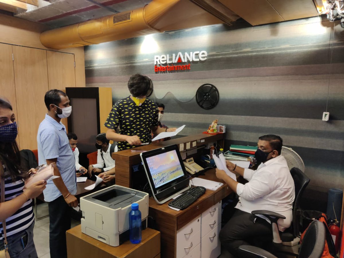 taran_adarsh's tweet photo. RELIANCE ENT FACILITATES VACCINATION FOR INDUSTRY MEMBERS... #Reliance Entertainment organized a camp to get members of entertainment industry vaccinated... The drive was held on 29 May and 3 June 2021 at the #Mumbai office... Members of various production houses were vaccinated. https://t.co/QwIaH8T3jl