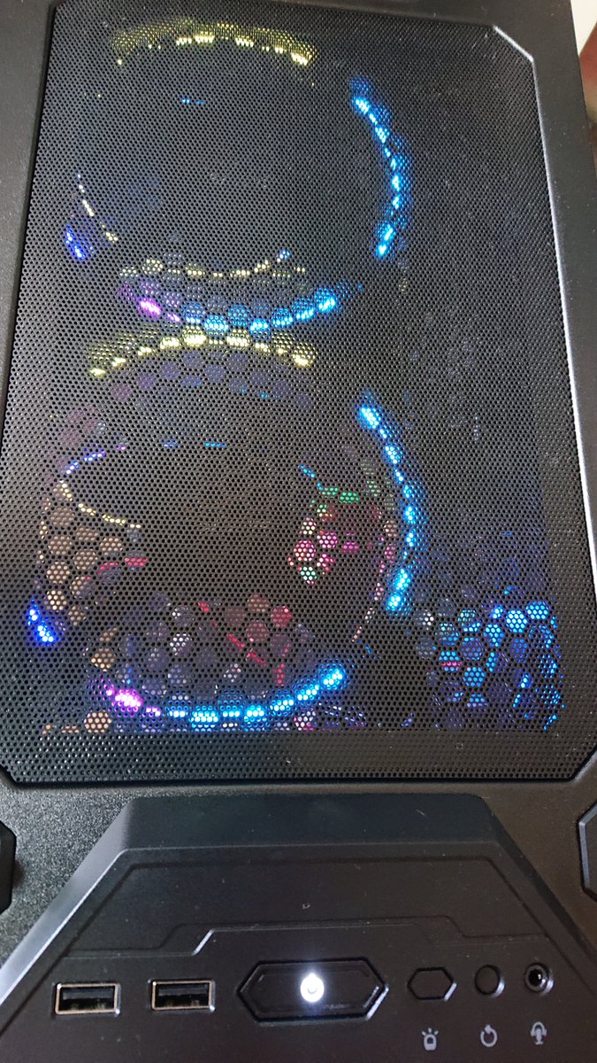 RinMinaduki's tweet photo. RGBがARGBになって、よりパチンコ台に近づきましたwww
#InWin #siriusloop #ARGB #自作PC https://t.co/Uhu6xIZt09