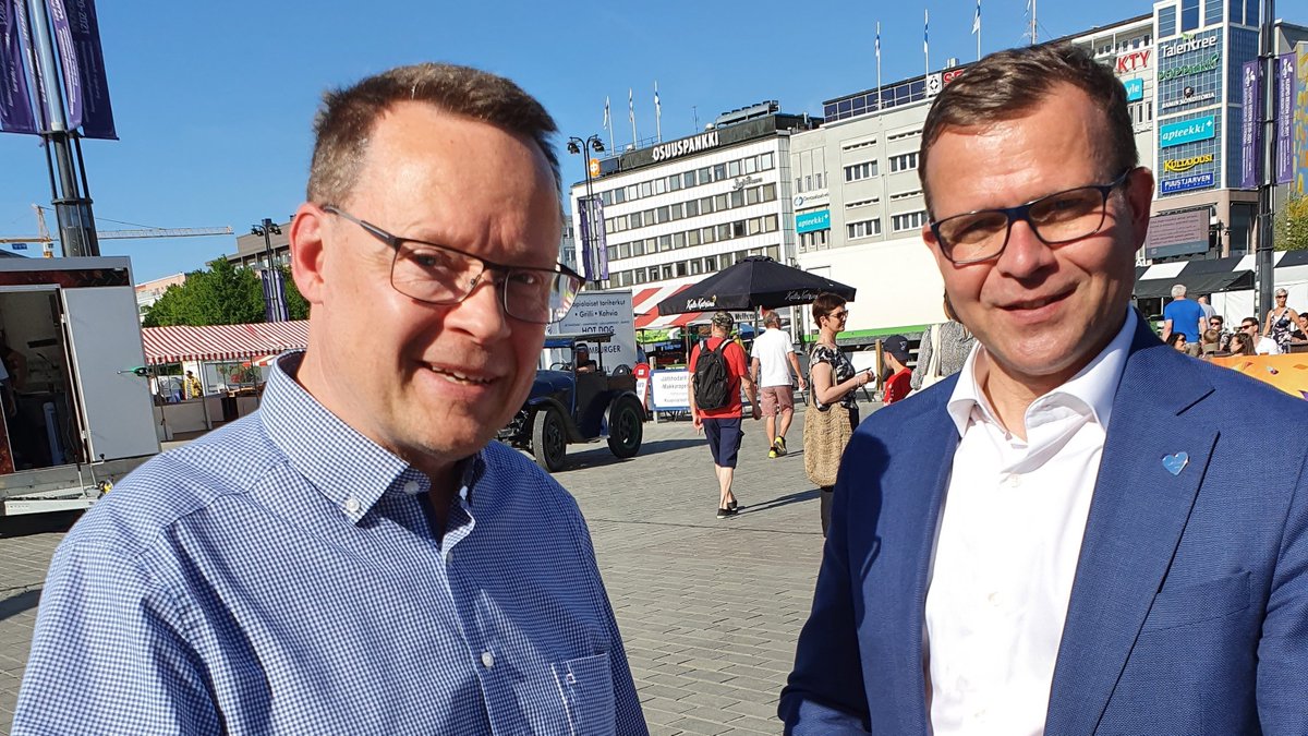 ÄÄNESTÄMÄSSÄ KÄYMINEN on kansalaisten oikeus ja velvollisuus! Itse olen ehdolla Joensuussa, numeroni on 377.

4.6.2021 Kuopiossa tapasin Petteri Orpon ja totesimme yhdessä, että JAKAMINEN ON KAUNISTA ja JAETTAVAN TEKEMINEN ON VIELÄ KAUNIIMPAA. 

TULKAA KAIKKI ÄÄNESTÄMÄÄN MEITÄ!