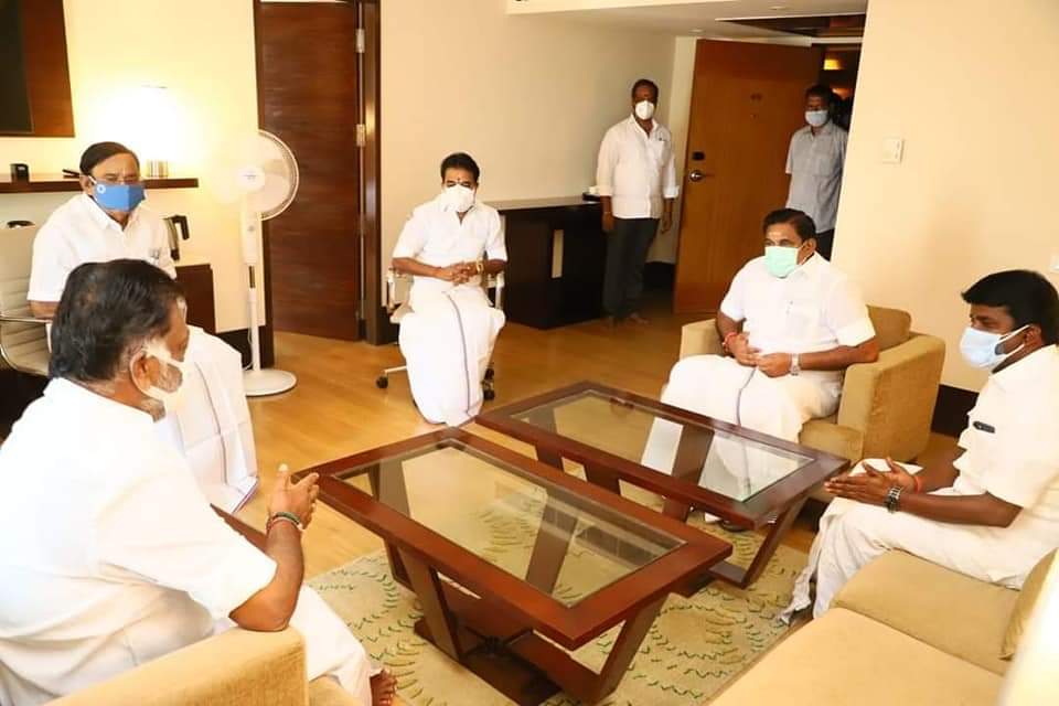 RuralSalem's tweet photo. சென்னை எழும்பூரில் உள்ள தனியார் விடுதியில்  ஒருங்கிணைப்பாளர் ஒ.பன்னீர்செல்வத்துடன் 
இணை ஒருங்கிணைபாளர் மாண்புமிகு எதிர்க்கட்சித் தலைவர் #எடப்பாடி_கே_பழனிசாமி அவர்கள் ஆலோசனை. https://t.co/YGJga22awT