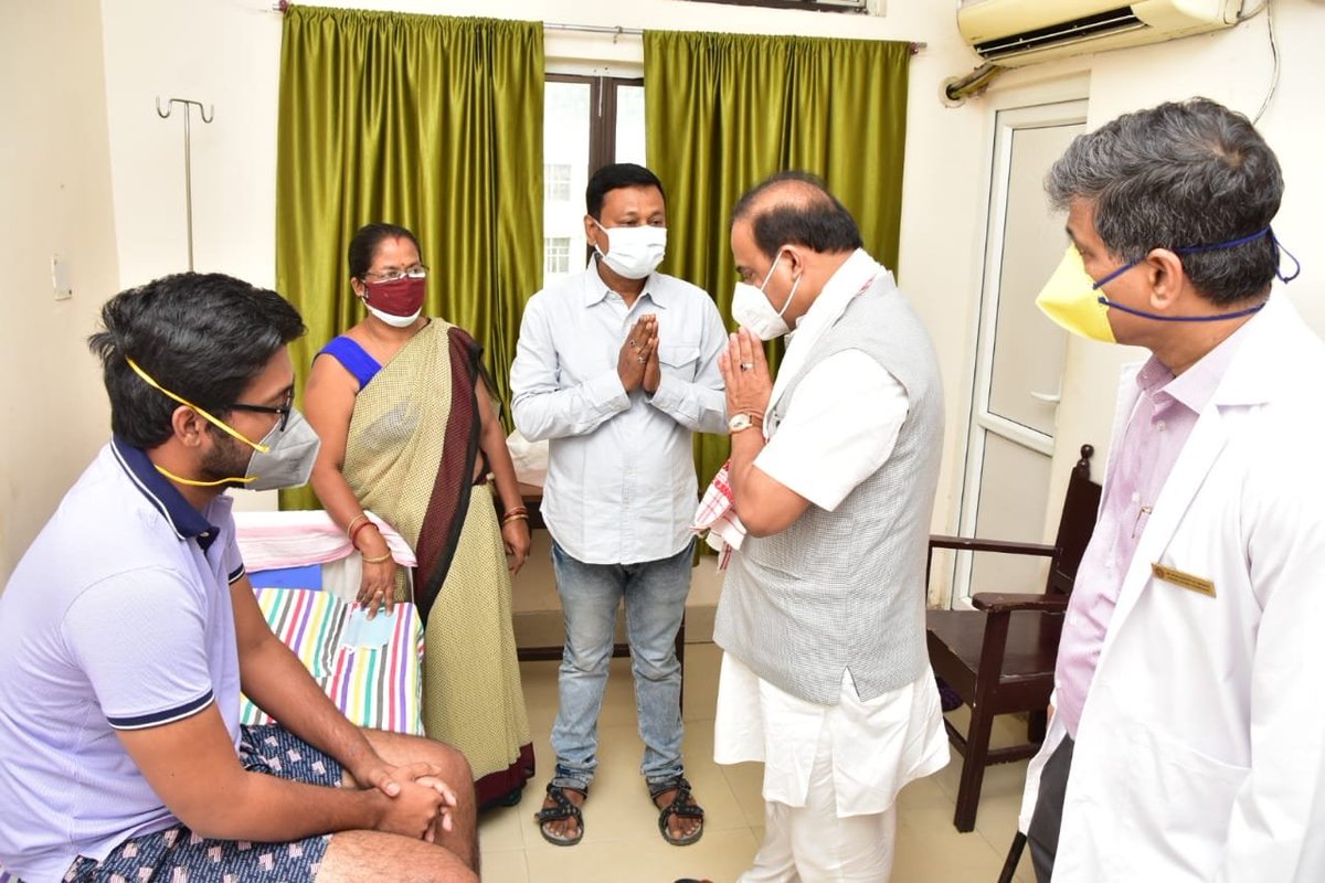 himantabiswa's tweet photo. Visited #GMCH to inquire about health of Dr Seuj Kumar Senapati, who was brutally assaulted by family members of a deceased patient on Tuesday. 

Also assured his family that Dr Senapati would be allowed to serve in a health Institute of his choice, when he resumes services. 1/2 https://t.co/voPVHIZURO