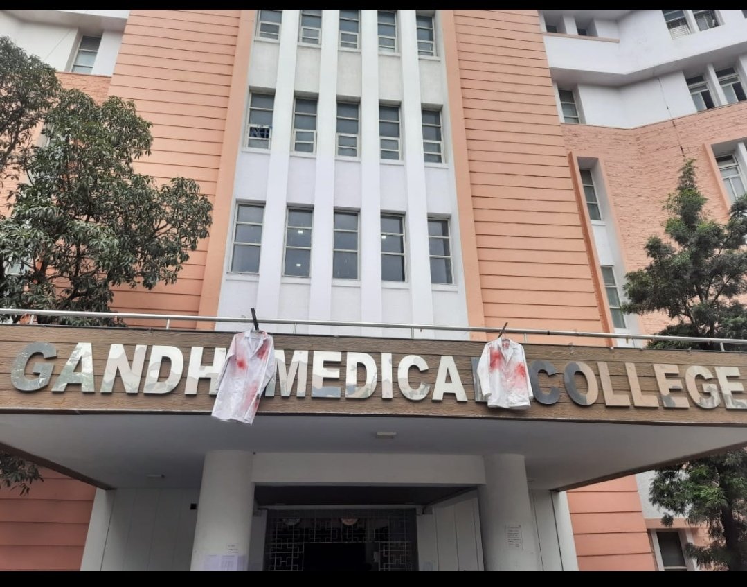 Sarkari Doctor (@sarkari_doctor) on Twitter photo गाँधी मेडिकल कॉलेज भोपाल की तस्वीर मामूली नहीं है ये लहूलुहान(प्रतीकात्मक) भारत व घायल मानवता की तस्वीर है .<a href="/ChouhanShivraj/">Shivraj Singh Chouhan</a> <a href="/JM_Scindia/">Jyotiraditya M. Scindia</a> <a href="/PMOIndia/">PMO India</a> <a href="/WHO/">World Health Organization (WHO)</a> <a href="/POTUS/">President Donald J. Trump</a> <a href="/JDAMgmIndore/">OfficialJDAindoreMGMMC</a> जूनियर डॉक्टर्स के साथ न्याय करो सरकार ।
#I_support_JDA_MP. गाँधी मेडिकल कॉलेज भोपाल की तस्वीर मामूली नहीं है ये लहूलुहान(प्रतीकात्मक) भारत व घायल मानवता की तस्वीर है .<a href="/ChouhanShivraj/">Shivraj Singh Chouhan</a> <a href="/JM_Scindia/">Jyotiraditya M. Scindia</a> <a href="/PMOIndia/">PMO India</a> <a href="/WHO/">World Health Organization (WHO)</a> <a href="/POTUS/">President Donald J. Trump</a> <a href="/JDAMgmIndore/">OfficialJDAindoreMGMMC</a> जूनियर डॉक्टर्स के साथ न्याय करो सरकार ।
#I_support_JDA_MP.