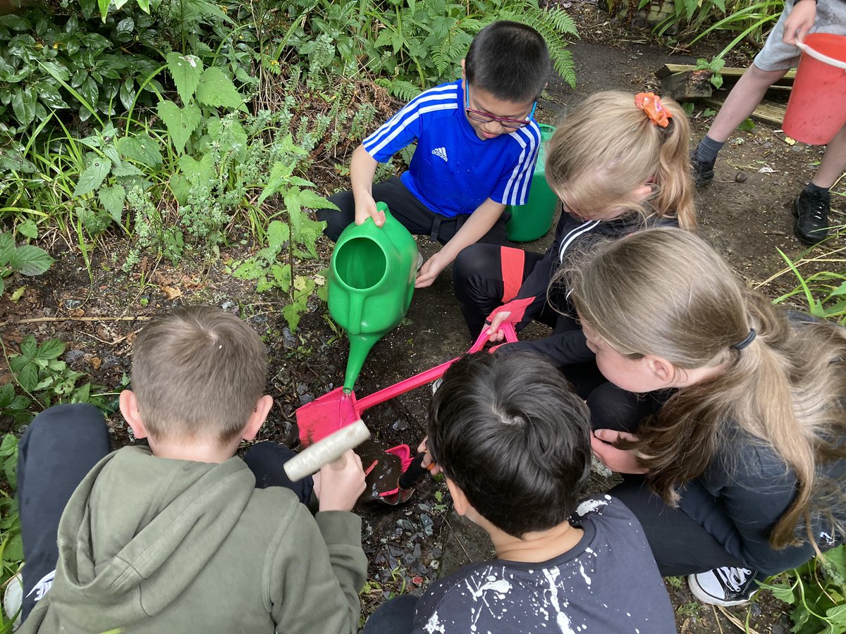 Caldercuilt's tweet photo. P4 love our school garden. We had company tooโฆ.a frog peeping out to see us!
#cpsplay
#cpslovelearning https://t.co/ErBGS3Qnuw
