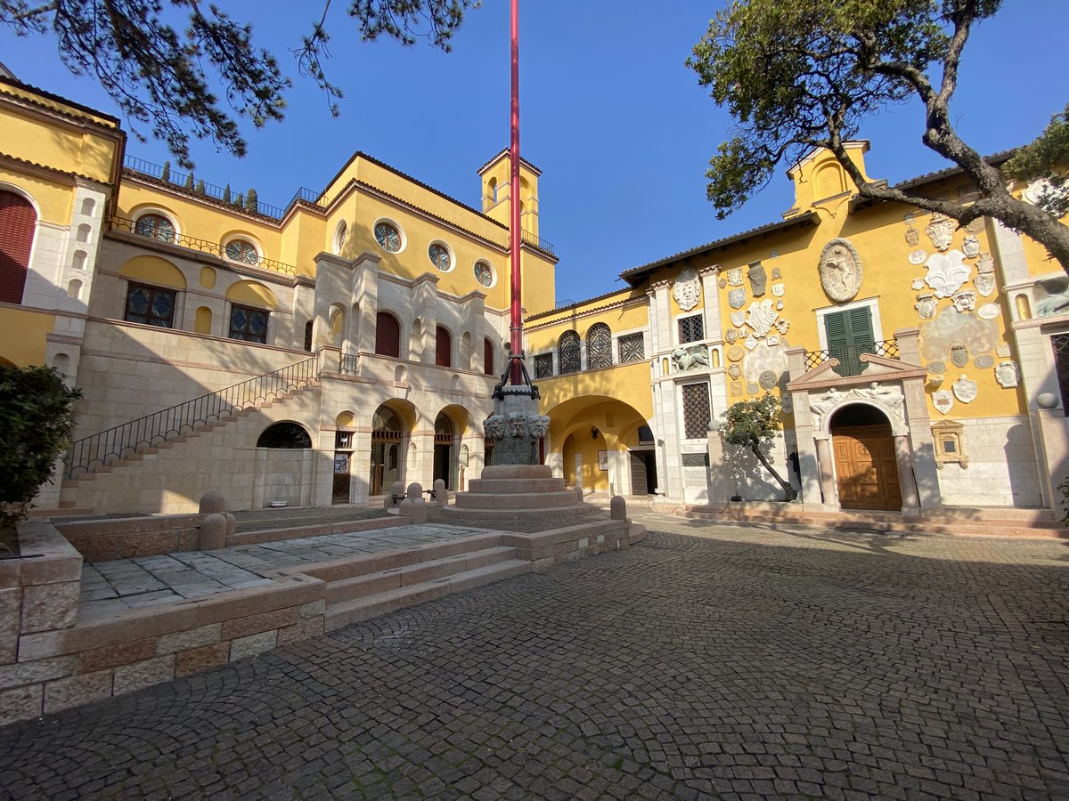 🔵 La <a href="/prov_bs/">Provincia di Brescia</a>  e l'associazione #culturale <a href="/Gardamusei/">GardaMusei</a>   presentano in collaborazione una nuova campagna volta alla valorizzazione del #territorio provinciale! 
Oggi dedichiamo il nostro tweet al <a href="/vittoriale/">Il Vittoriale degli Italiani</a> #vittoriale
Per tutte le info ⬇️⬇️⬇️
brescia.cosedafare.net/.../vittoriale…