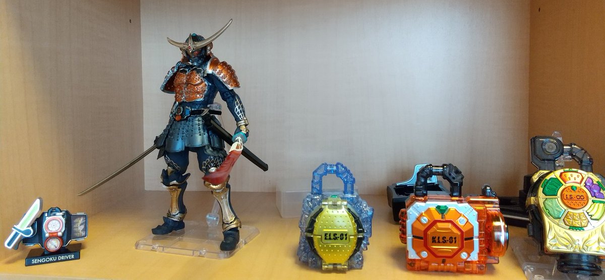007_poke's tweet photo. 鎧武棚
#仮面ライダー鎧武
#CSM戦極ドライバー https://t.co/4MFs7OZ3mU