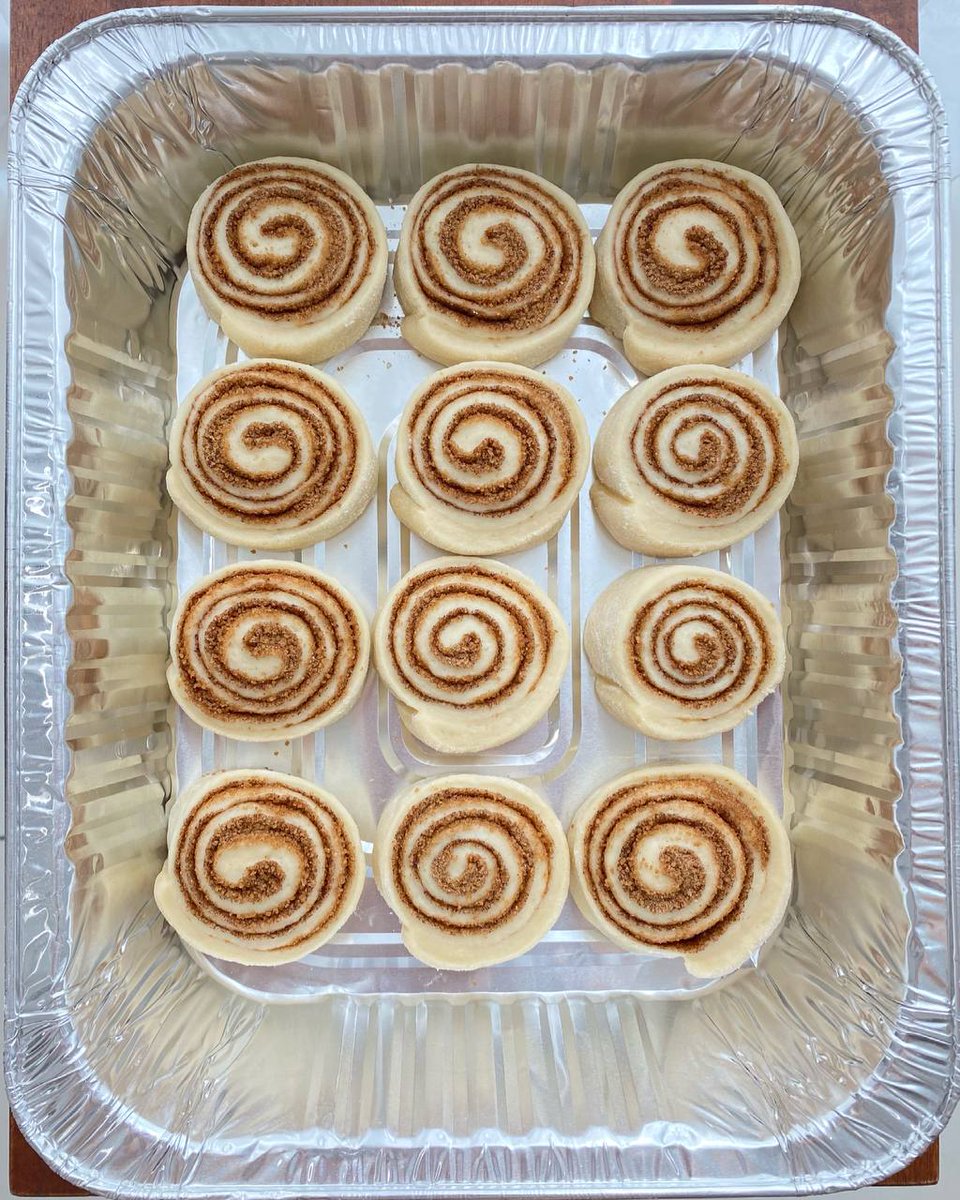 Cinnamon rolls dalam proses. PKP atau tidak, kami tetap ada dulang yang mempunyai cinnamon rolls dengan lebih daripada 8 jenis topping yang tersedia setiap hari
.
#dudukdirumah #PKP 
.
Kami boleh mengatur penghantaran untuk anda👇🏾👇🏾👇🏾
instagram.com/unforgettabite…