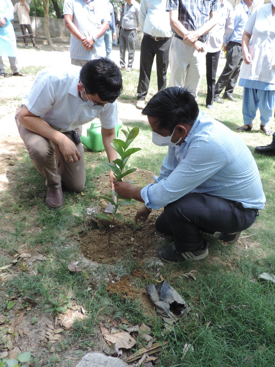 #RestoringEcosystems is mine, your and everyones responsibility Need to act on daily basis. Did my bit on #WorldEnvironmentDay at #CRHSPBallabgarh @aiims_newdelhi #Ecofriendlyhospitals #EcofriendlyWorkplace are need of hour. @moefcc @NPCCHH @MoHFW_INDIA