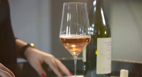 casa_agricola's tweet photo. Sero-Rosé, revisitanto los rosados con @eva_sumiller - https://t.co/ugzRMCd3Rz A tiempo para seguir rompiendo con las tendencias sin renunciar a transmitir algo único #Monastrell  #videocata via @ConDelantal https://t.co/yYfpNmiifx