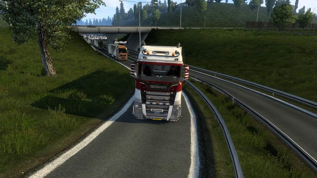 cletus_to's tweet photo. More #convoy !!!!
Thank you @scs 
Great job so far.♥️♥️♥️
Ai needs some work AND we need a ding-sound for new chats.
But convoy itself, perfect.
#ETS2 #EuroTruckSimulator2 #SimTrucker #VirtualTrucker https://t.co/jRWrf7XJVD