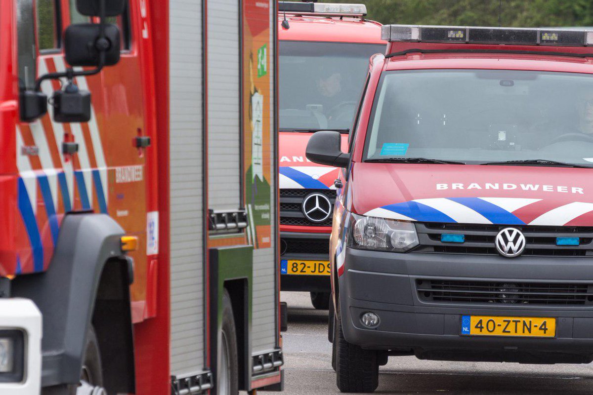 Brandweerwagen krijgt ongeval onderweg naar grote brand Uithuizermeeden - #Groningen -..