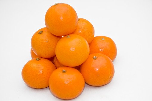 【美容プチ情報】 オレンジはリラックスしたいときや気分が塞ぎ込んだ時におススメ。 オレンジの香りは、精神的に明るくなり、元気にしてくれます。 またリラックス効果がある為、副交感神経系に作用し、胃腸の活動を活発にしてくれます。 #ゆるゆるミカン #ミカン #オレンジ #アロマ