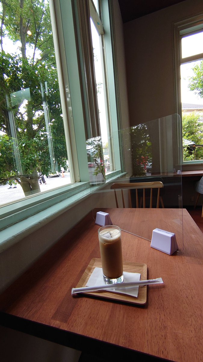 中野ブロードウェイでジブリを漁って、敷島@Shikisima_udon @shikisima_okami のめちゃくちゃ美味しいうどんで腹ごしらえして、青梅の町を歩き回って、おやつの敷島特製炊き込みご飯おにぎり食べて、映画館シネマネコのカフェで「猫の恩返し」の上映を待つという、最高の休日。