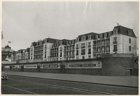 corien_glaud's tweet photo. Op 5 juni 1947 lanceerde de Verenigde Staten het Marshallplan, economische steun voor Europa. Grand Hotel Scheveningen is tijdens de oorlog zwaar beschadigd en is met Marshallgelden hersteld. Een muurschildering in het hotel herinnerde aan de hulp. https://t.co/syyLB5W9mN