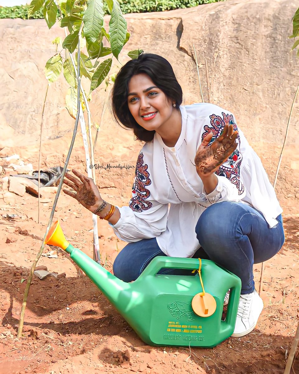 MonalS_Trends's tweet photo. Happy World Environment Day 😊
#WorldEnvironmentDay 

@Gajjarmonal 

#MonalGajjar #monal #monalians #monalism #ravishingbeautymonalgajjar
#onlylovemonal #BigBossTelugu4 https://t.co/BfTdinndQz